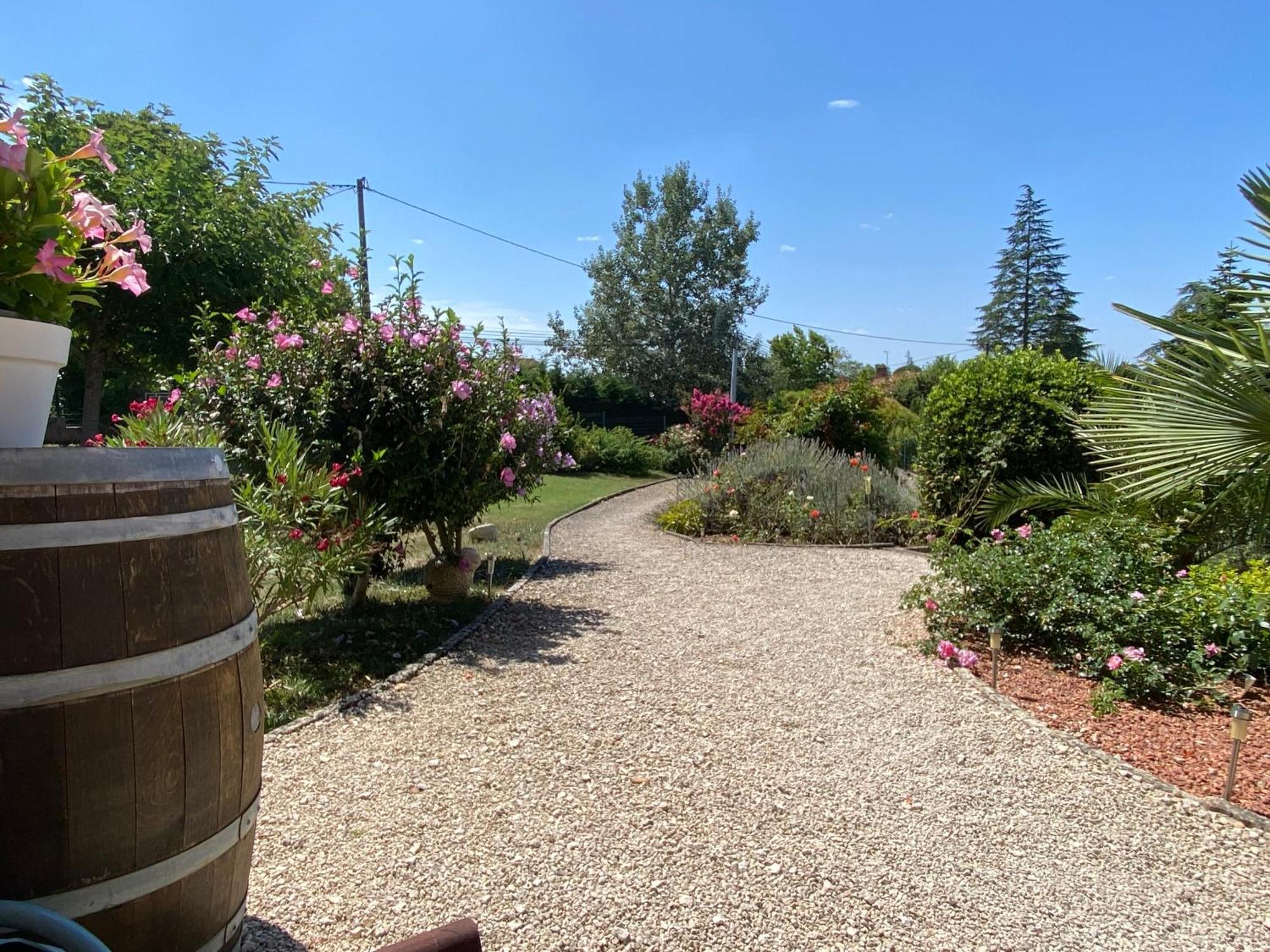 Aux Trois Mûriers Villeneuve-sur-Lot Extérieur photo